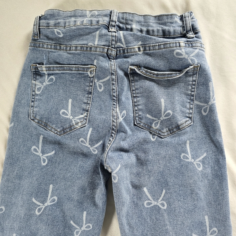 BAMBOO▪️Light Wash Straight Leg Jeans with Bow Design - Picture 5 of 9